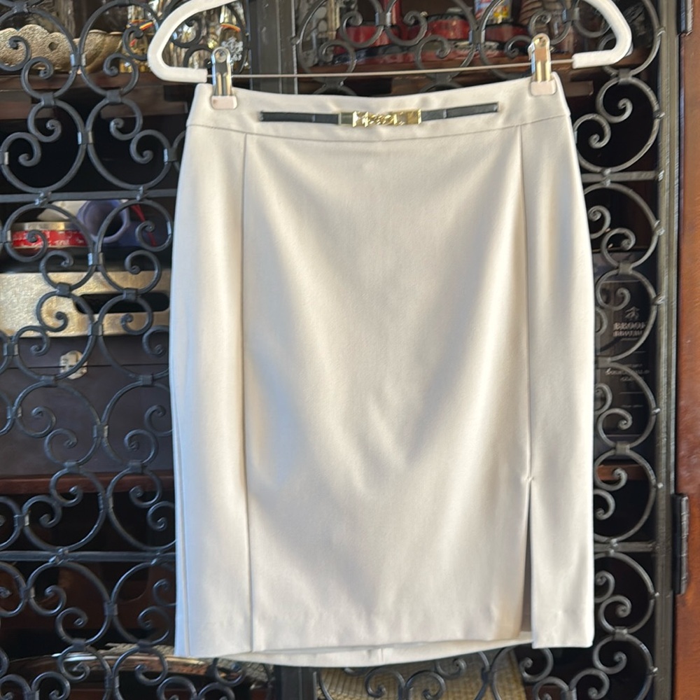 Express skirt never been worn size 2, split left side